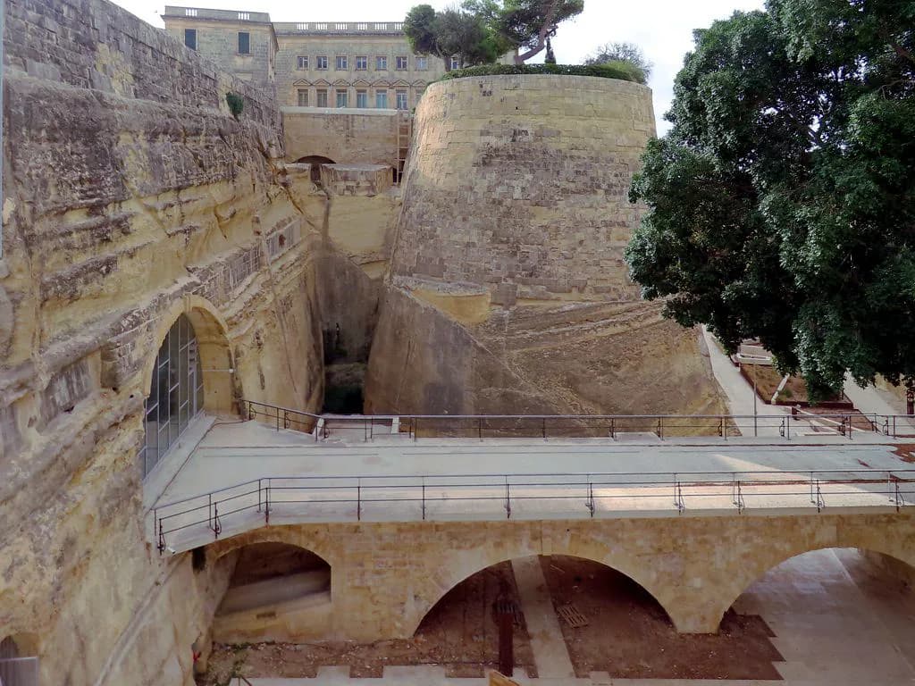 Cafés in Valletta: Where to Pause Between Walks