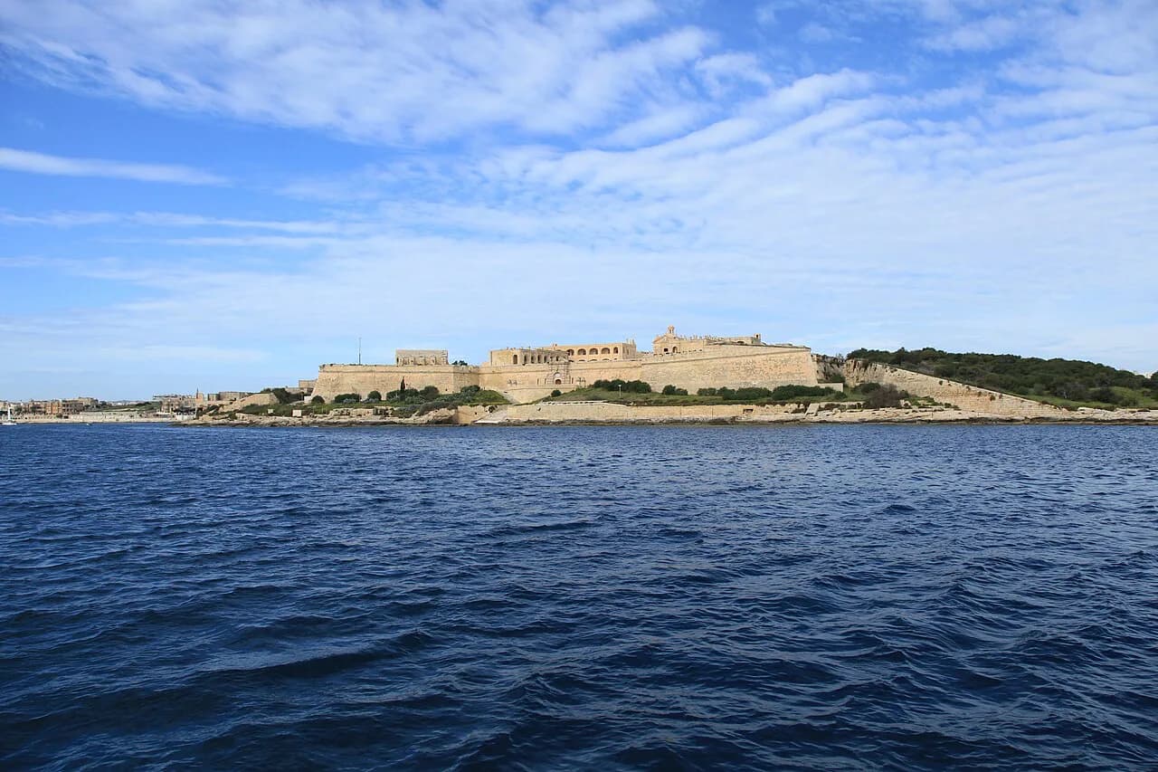 Sliema sightseeing: plan your forts, bays and church stops