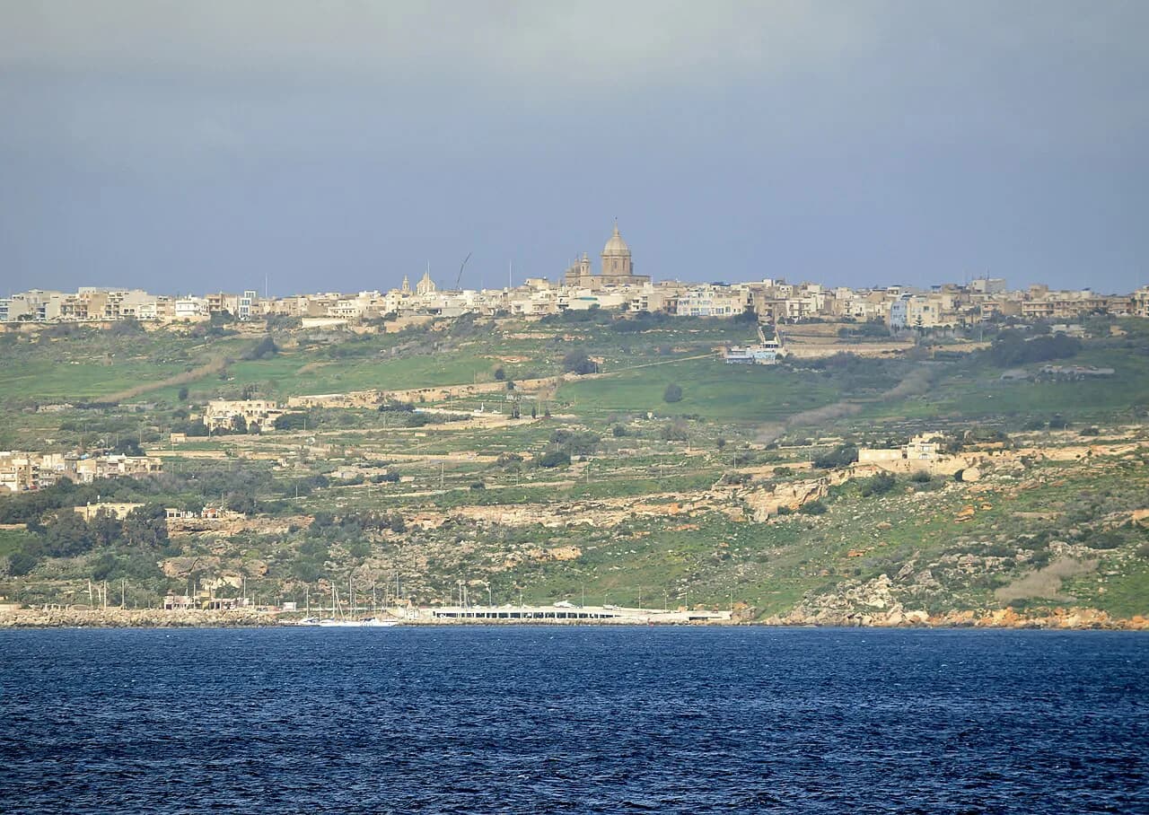 Nadur, Gozo: Village Guide to the Square, Church and Coast