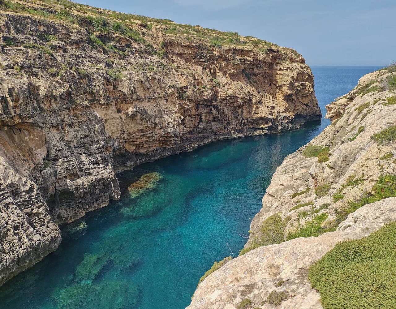 Wied il-Għasri, Gozo: the gorge, the steps and the pebble inlet