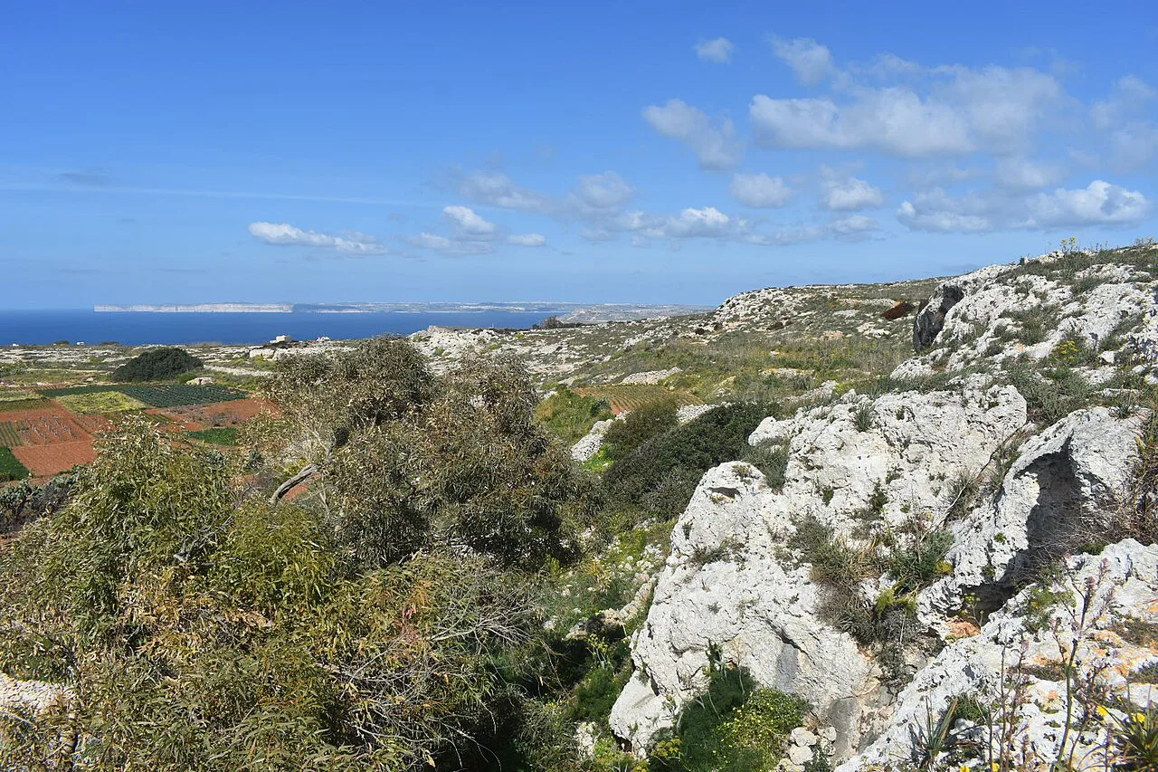 Rocky countryside around Baħrija.