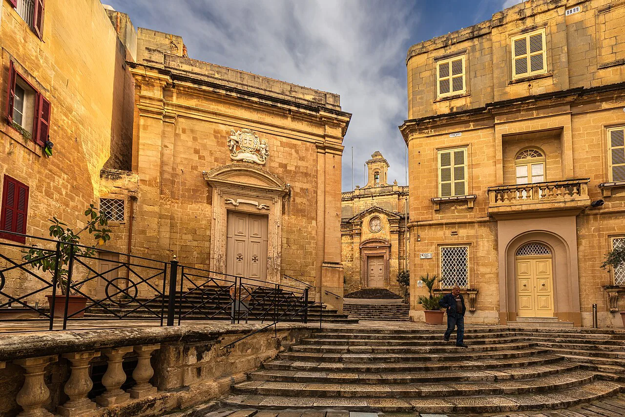 Stepped lanes and honey-coloured buildings in Birgu.