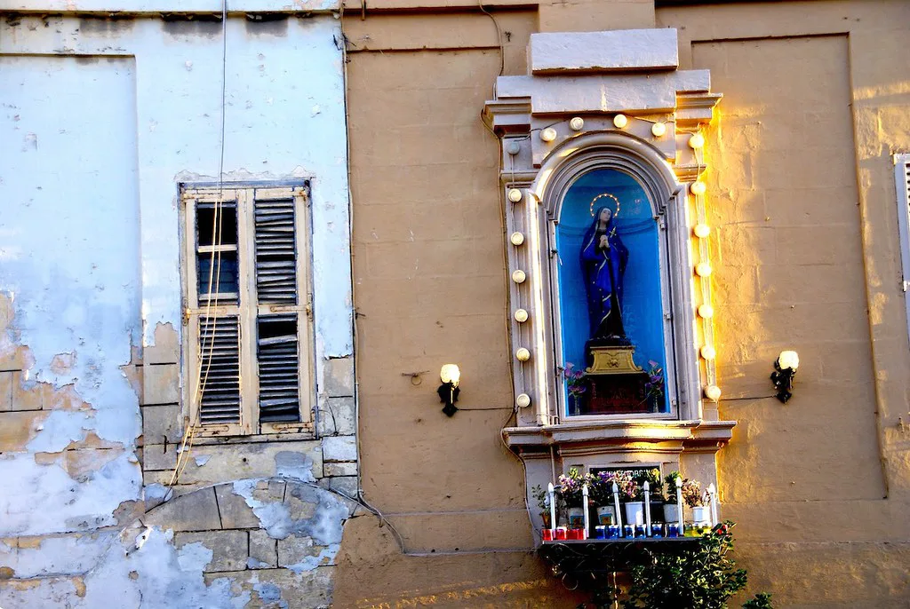 A street niche with a statue of the Virgin in Birkirkara.