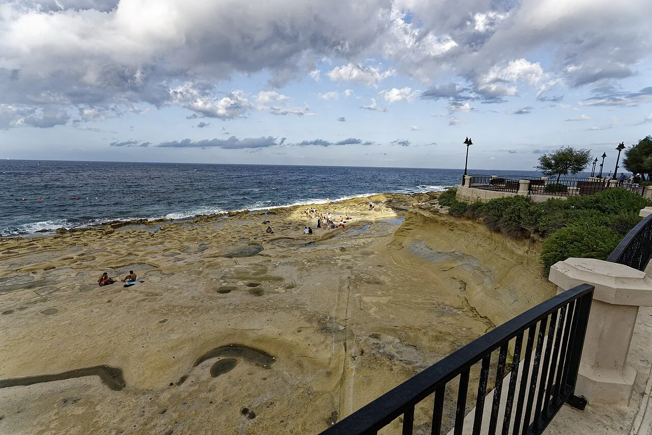 The Sliema promenade above the rocky shore at Fond Għadir.