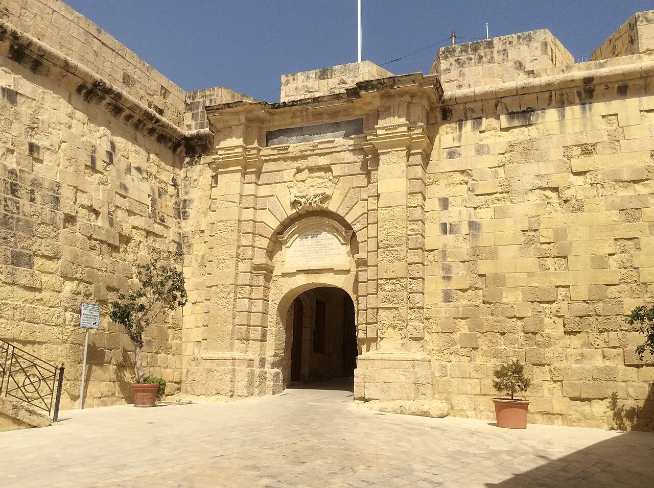 The main gate of Birgu, the old fortified city near the Inquisitor's Palace.