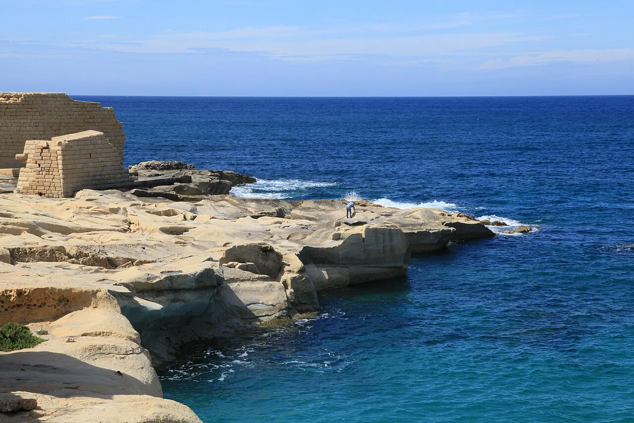 The rocky coast below Fort Ricasoli in Kalkara.