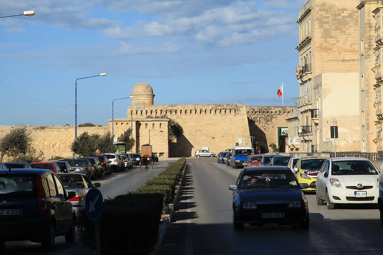 Fort St Elmo seen from Misraħ Sant' Iermu in Valletta.