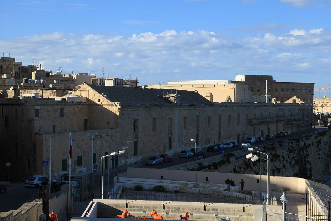 Rooftops and bastions along Triq il-Mediterran in Valletta.
