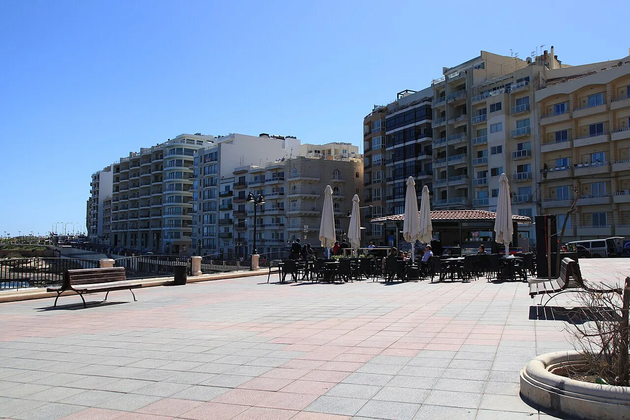 The Qui-Si-Sana promenade in Sliema.