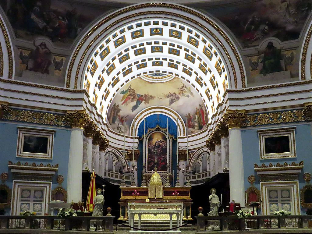 The apse and interior of the Rotunda of Mosta.