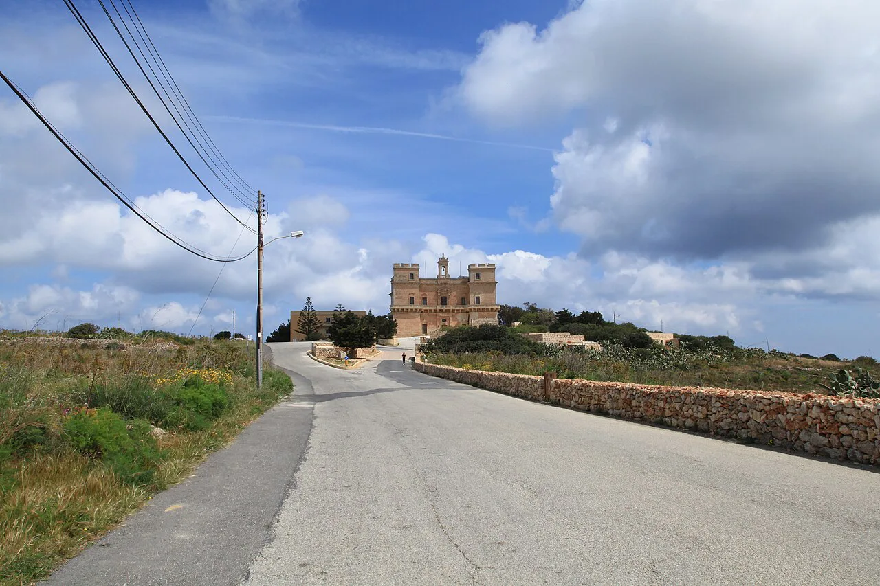 The road to Selmun Palace on the hill above Mellieħa.