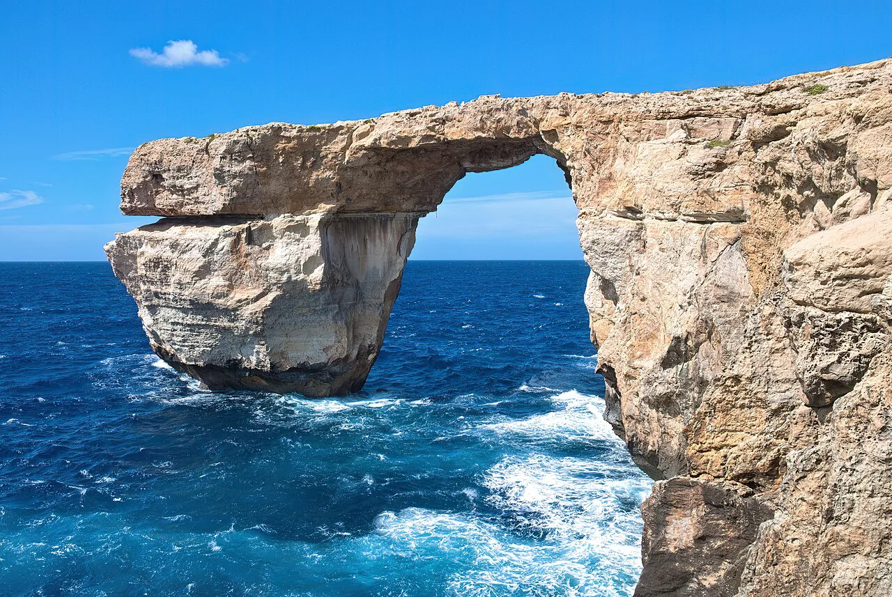 The Azure Window arch at Dwejra on Gozo, photographed before its collapse in 2017.