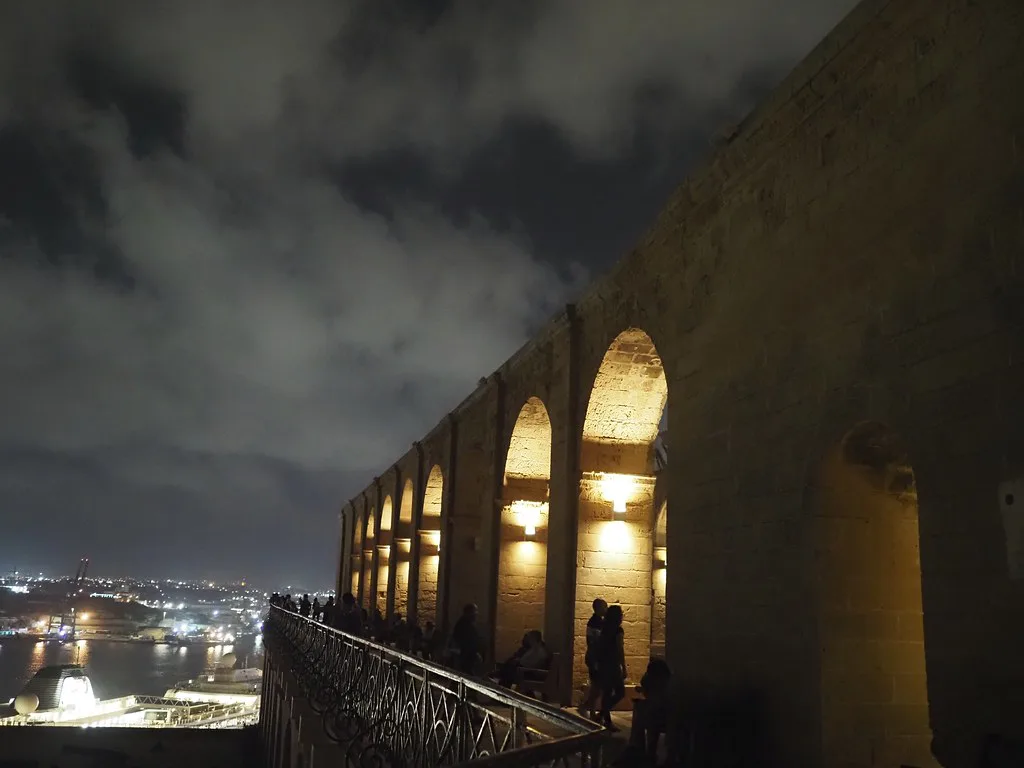 The arcades of Upper Barrakka Gardens lit up at night.