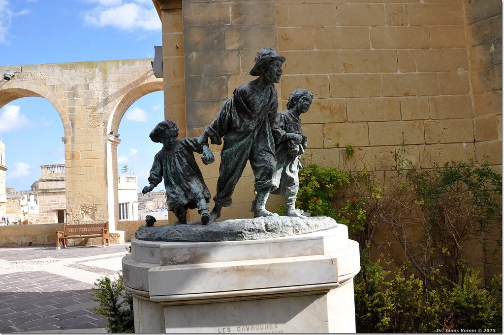 A statue beneath the arches of Upper Barrakka Gardens in Valletta.